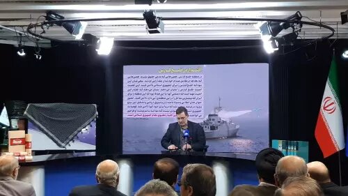 سردار نائینی مشاور فرمانده کل سپاه و رئیس مرکز اسناد و تحقیقات دفاع مقدس کتاب تاریخ شفاهی سردار حسین علایی رونمایی شد