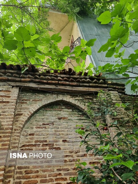 خانه تاریخی همدانی؛ متروکه‌ای در شلوغی بازار رشت