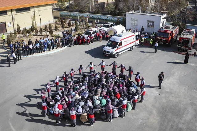 برگزاری مانور آمادگی دانش آموزان را در برابر زلزله افزایش میدهد