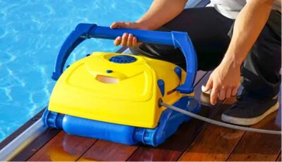 جارو استخری؛ قهرمان پشت صحنه استخرها