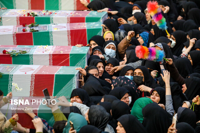 مردم تهران با پیکرهای هشت شهید مدافع حرم وداع کردند