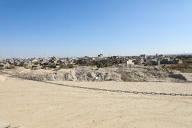 در تپهی تاریخی سیلک، آثار و تحولات از دوره نوسنگی آغاز و سپس به دوره روستانشینی و بعد از آن نیز به دوره آغاز شهرنشینی و شهرنشینی وجود دارد.