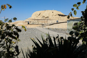 تپهی تاریخی تا سال ۱۳۱۰ خورشیدی شناسایی نشده بود، اما ۸۰ سال پیش با جاری شدن سیل در زمینهای کشاورزی کاشان، این تپهها نیز نمایان شده است.