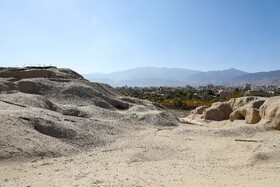 در تپهی تاریخی سیلک، آثار و تحولات از دوره نوسنگی آغاز و سپس به دوره روستانشینی و بعد از آن نیز به دوره آغاز شهرنشینی و شهرنشینی وجود دارد.