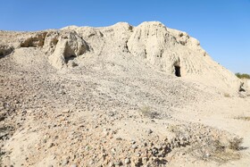 تپه تاریخی سیلک از دو تپۀ شمالی و جنوبی در فاصله ۶۰۰ متری یکدیگر و دو گورستان الف و ب تشکیل‌ شده و به‌عنوان اولین تمدن زندگی شهرنشینی در قسمت مرکزی ایران شناخته می‌شود.