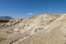 در تپهی تاریخی سیلک، آثار و تحولات از دوره نوسنگی آغاز و سپس به دوره روستانشینی و بعد از آن نیز به دوره آغاز شهرنشینی و شهرنشینی وجود دارد.