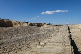تپه تاریخی سیلک از دو تپۀ شمالی و جنوبی در فاصله ۶۰۰ متری یکدیگر و دو گورستان الف و ب تشکیل شده و بهعنوان اولین تمدن زندگی شهرنشینی در قسمت مرکزی ایران شناخته میشود.