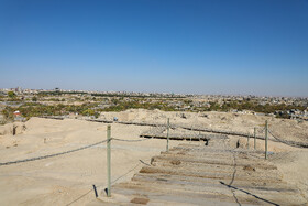 در تپهی تاریخی سیلک، آثار و تحولات از دوره نوسنگی آغاز و سپس به دوره روستانشینی و بعد از آن نیز به دوره آغاز شهرنشینی و شهرنشینی وجود دارد.