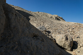 نخستین تمدن شهرنشینی درتپه تاریخی سیلک شکل گرفته با داشتن لایههای فرهنگی متعلق به دوران نوسنگی، روستا نشینی و شهر نشینی، محوطهای سرشار از دادههایی است که در شناسایی تحولات تاریخیِ جوامع انسانی برای باستان شناسان راهگشا است و از معیارهای ثبت در فهرست میراث جهانی یونسکو نیز برخوردار است.