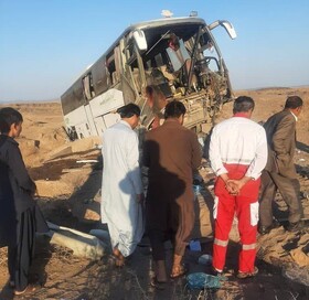 انحراف اتوبوس در سیستان و بلوچستان ۱۳ مجروح برجای گذاشت