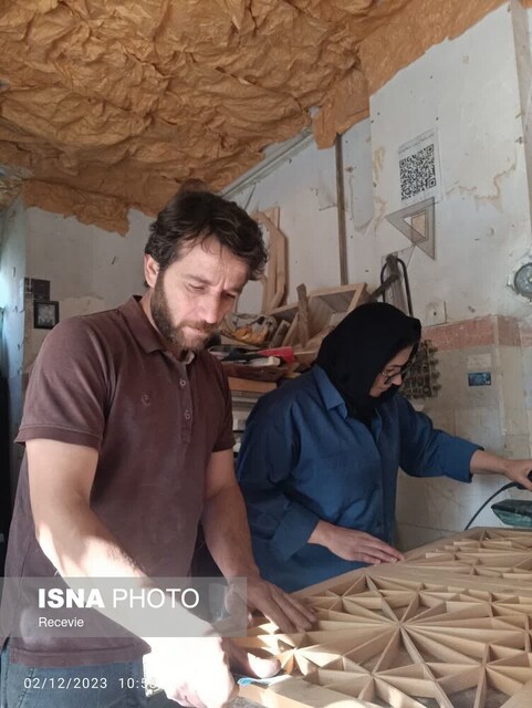 احیاء هنر فاخر گرهچینی با سرانگشتان زوج هنرمند اسدآبادی