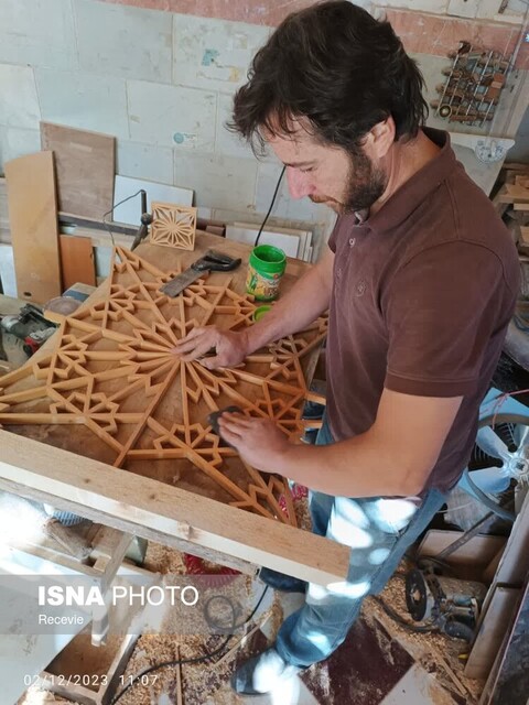 احیاء هنر فاخر گرهچینی با سرانگشتان زوج هنرمند اسدآبادی