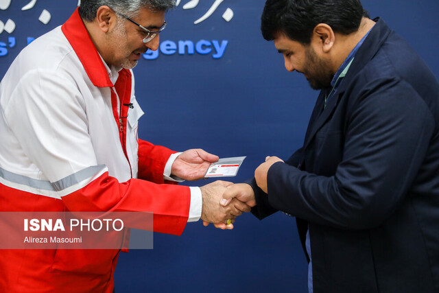 مدیرعامل ایسنا، عضو داوطلب هلال احمر شد/ عضویت داوطلبانه ۲.۷ میلیون نفر در هلال احمر