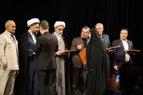 تجلیل از خانواده شهدا در مراسم سالروز شهادت میرزاکوچک خان - تالار وحدت