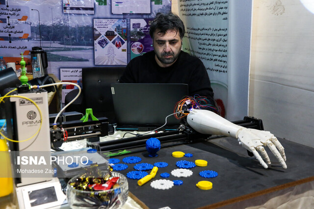 عکس تزئینی و آرشیوی است نمایشگاه دستاوردهای برتر سربازان فناور در شرکتهای دانشبنیان