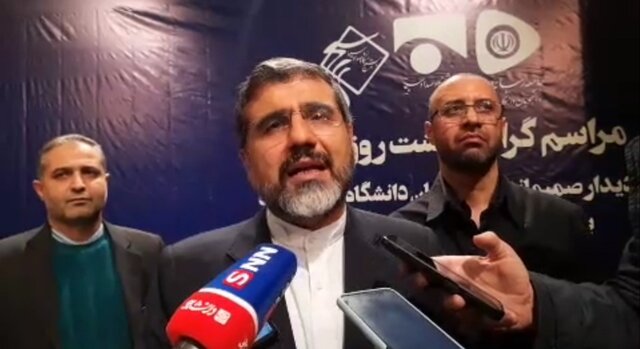 نصب سکوی فروش لباس عفیفانه در میدان هفت تیر نصب سکوی فروش لباس عفیفانه در میدان هفت تیر