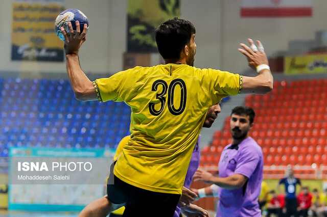 عکس آرشیوی و تزئینی است هفته اول لیگ برتر هندبال/ برد طلاییها و سنگآهن و شکست میلیمتری گیتیپسند در ثانیه پایانی