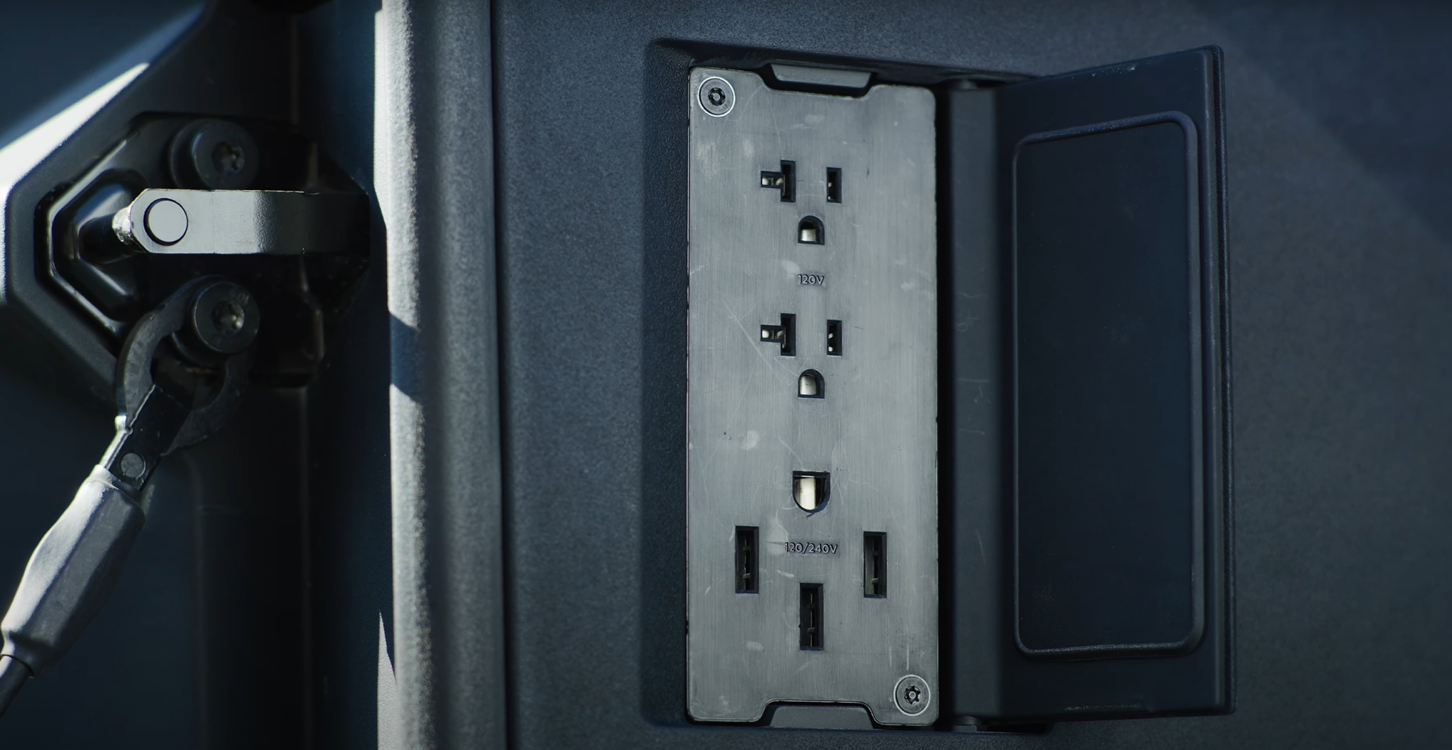 یک روز کامل با غول تازه وارد شرکت تسلا