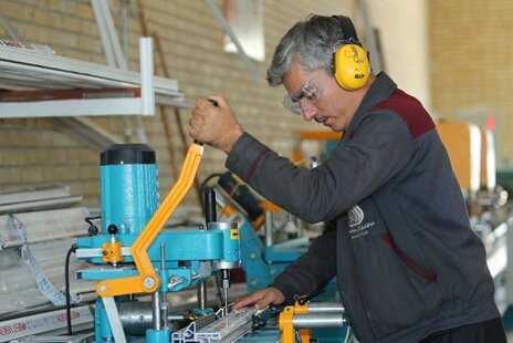 چرا بنگاهها به دنبال کارگر ماهر هستند؟