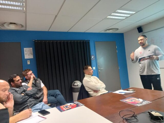 تدریس کمیل قاسمی برای مربیان آمریکا و اروپا در پاریس