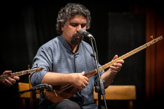 شبی که تاج با تنبورنوازان برای مردم خواند