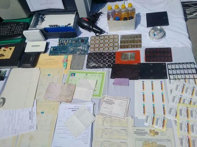 عکس تزئینی است انهدام باند جعل مدارک تحصیلی و آموزشی/ کشف ۱۰۰۰ سند جعلی