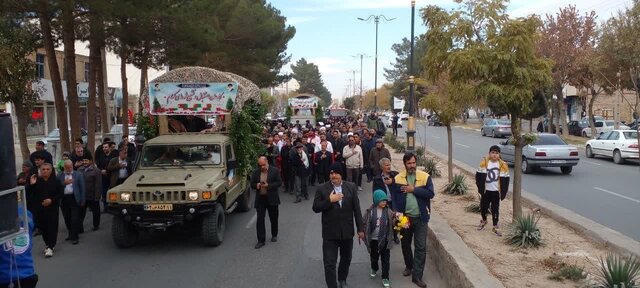 پیکر ۵ شهید دفاع مقدس در زرندیه تشییع شد