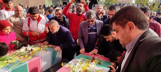 پیکر ۵ شهید دفاع مقدس در زرندیه تشییع شد