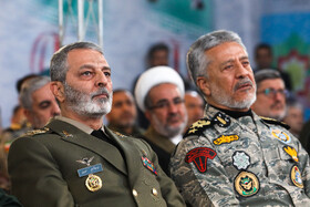 دریادارحبیب الله سیاری، رئیس ستاد و معاون هماهنگ کننده ارتش جمهوری اسلامی ایران و امیر سرلشکر سیدعبدالرحیم موسوی، فرمانده کل ارتش