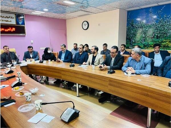 همراهی و همدلی کارگر و کارفرما منجر به رونق و بهرهوری در تولید میشود همراهی و همدلی کارگر و کارفرما منجر به رونق و بهرهوری در تولید میشود