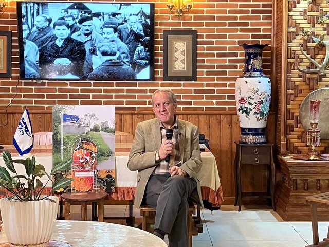 با خواندن برخی مقالات جلال دست و پاهایم سرد میشود با خواندن برخی مقالات جلال دست و پاهایم سرد میشود