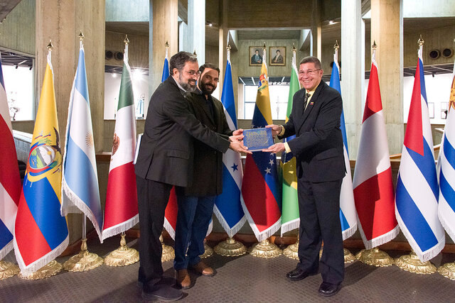 بازدید سفرای کشورهای آمریکای لاتین از موزه هنرهای معاصر