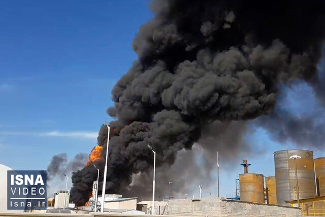 ویدیو/ آتشسوزی پالایشگاه بیرجند/ احتمال وقوع انفجار ویدیو/ آتشسوزی پالایشگاه بیرجند/ احتمال وقوع انفجار