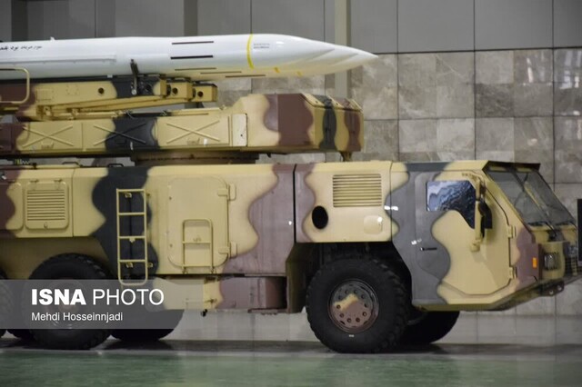 بازدید خبرنگاران گیلانی از نمایشگاه توانمندی های راهبردی نیروی هوا و فضای سپاه+تصاویر