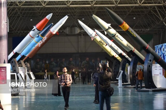 بازدید خبرنگاران گیلانی از نمایشگاه توانمندی های راهبردی نیروی هوا و فضای سپاه+تصاویر
