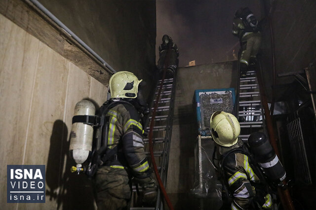 ویدیو/ آتشسوزی گسترده یک انبار در محدوده منیریه ویدیو/ آتشسوزی گسترده یک انبار در محدوده منیریه