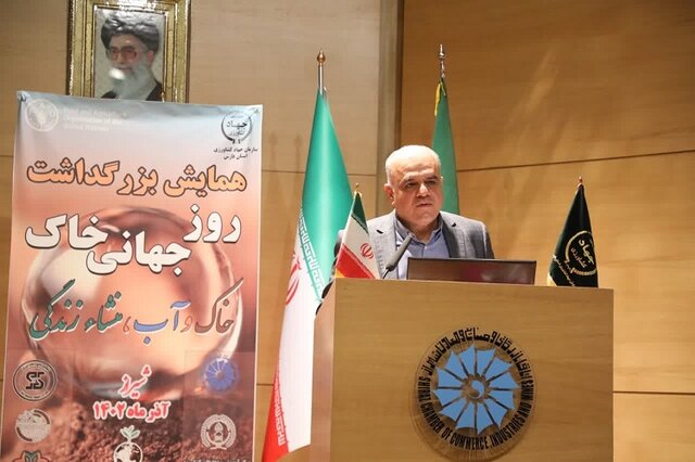 عمق بحران خاک کمتر از آب نیست/ ارزش خاک از ارزش صادراتی نفت هم بیشتر است عمق بحران خاک کمتر از آب نیست/ ارزش خاک از ارزش صادراتی نفت هم بیشتر است