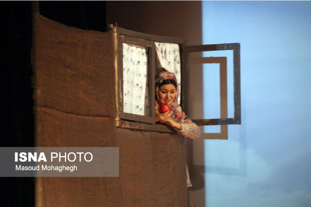 عکس: اجرای آب و عاشقی- سمنان خالی ماندن ۶۰ درصد سالنهای نمایش/ آمادگی برای دادن تخفیف به دانشجویان سمنانی