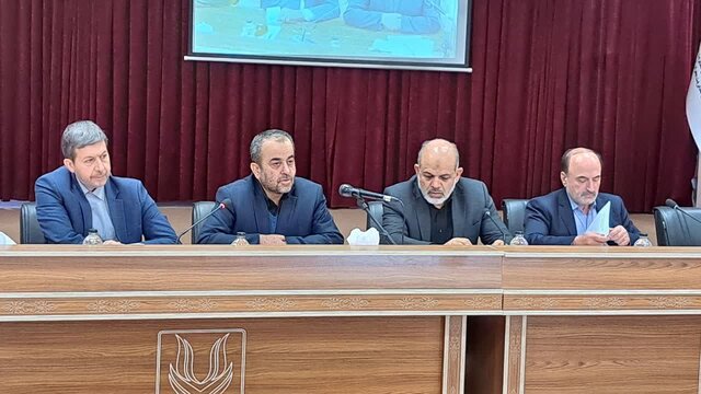 با حضور آتشنشانان، از سرایت آتش به سایر واحدهای تولید جلوگیری شد با حضور آتشنشانان، از سرایت آتش به سایر واحدهای تولید جلوگیری شد