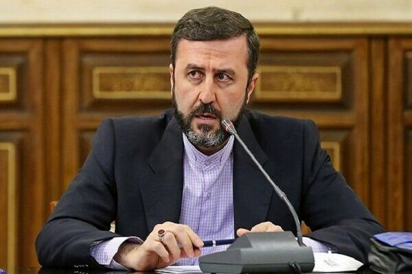 برگزاری دادگاه منافقین/ صدور کیفرخواست متهمان قتل مهرجویی/ بازداشت عوامل فیلم غیر اخلاقی گیلان