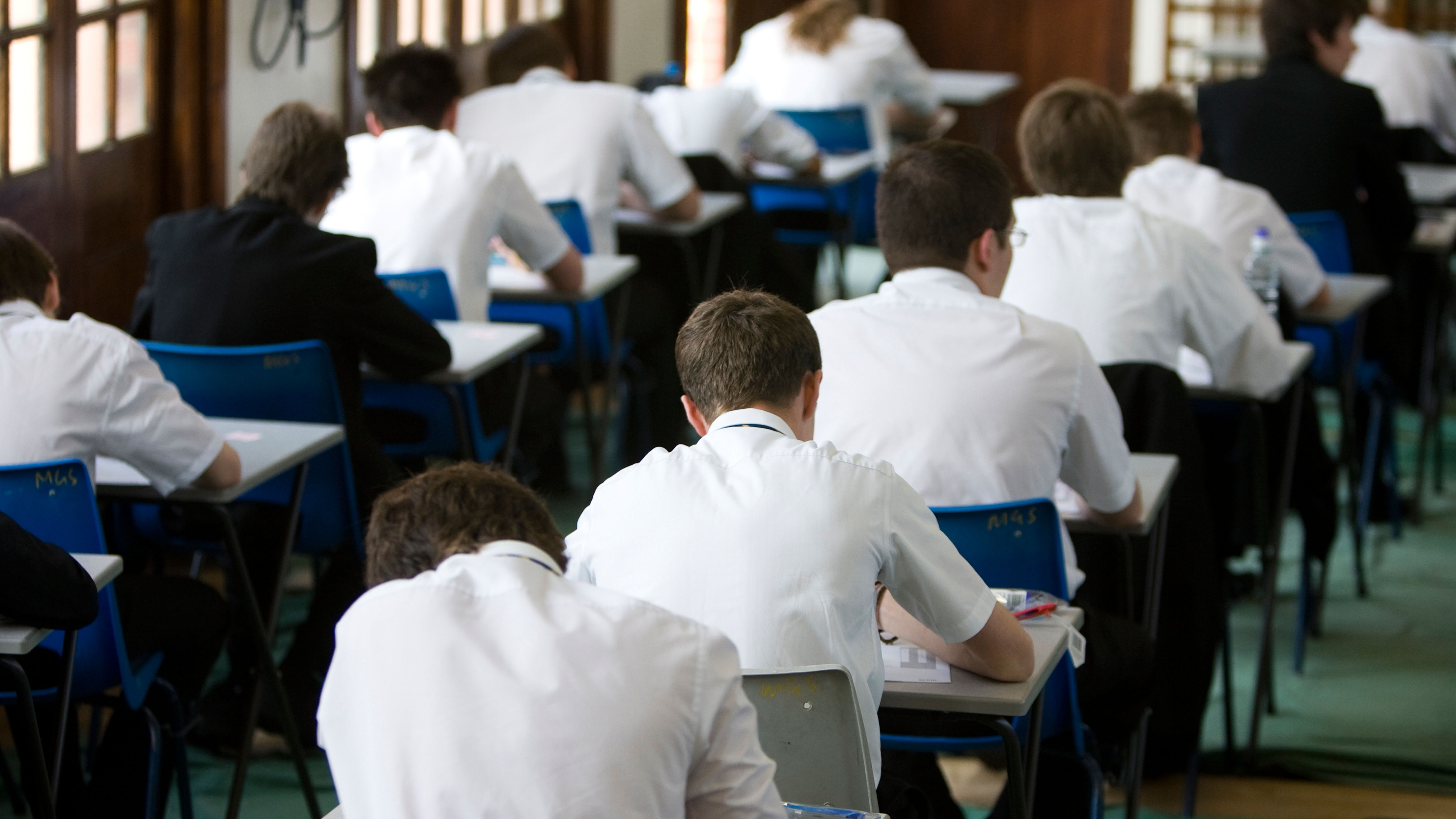 برگزاری امتحانات برای محیط زیست مضر است!