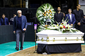 تشییع پیکر محمود مشحون