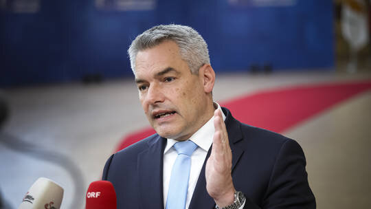 کارل نهامر، صدراعظم اتریش مخالفت سومین کشور اتحادیه اروپا با عضویت اوکراین