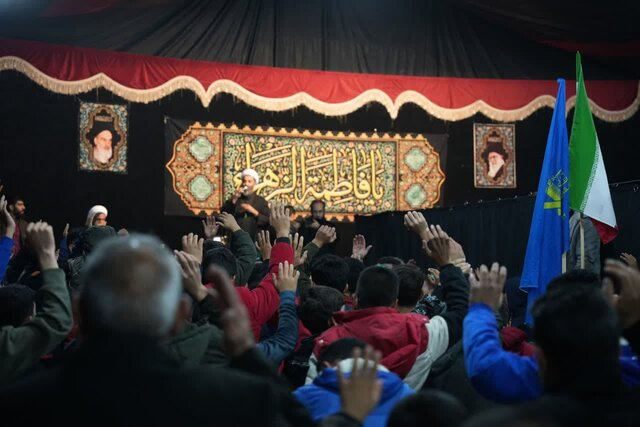 تصاویری از شبی با لالههای فاطمی در بخش میربگ شهرستان دلفان