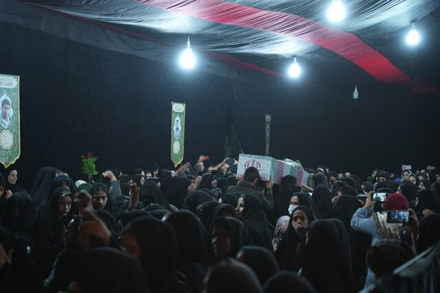 تصاویری از شبی با لالههای فاطمی در بخش میربگ شهرستان دلفان