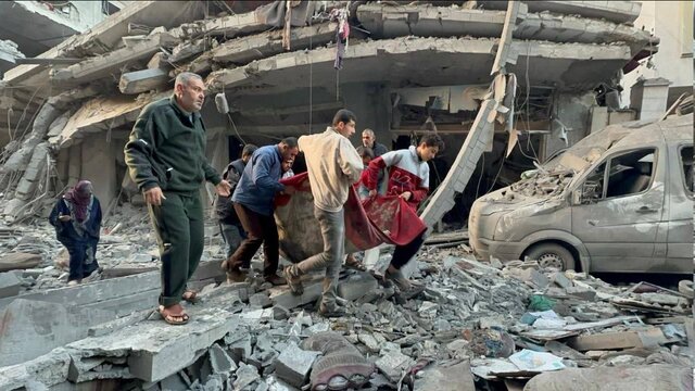 شصت و نهمین روز جنایت صهیونیستها در غزه / دهها شهید و مجروح در حملات بدون وقفه به آوارگان