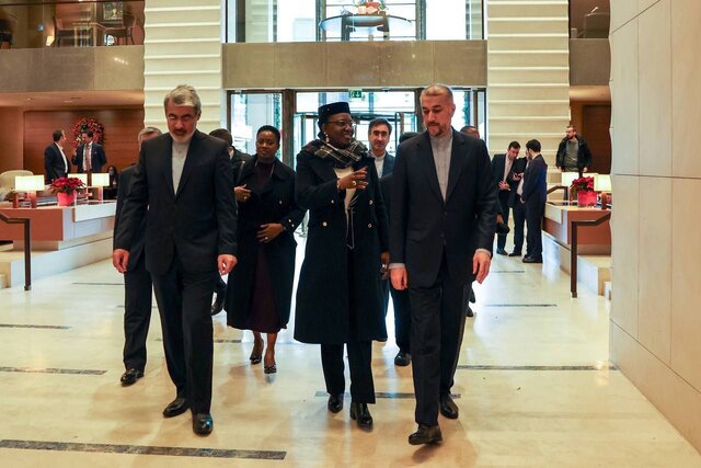 دیدار وزیران امور خارجه ایران و بورکینافاسو آمادگی ایران برای ارائه خدمات آموزشی به بورکینافاسو در زمینههای مختلف تخصصی