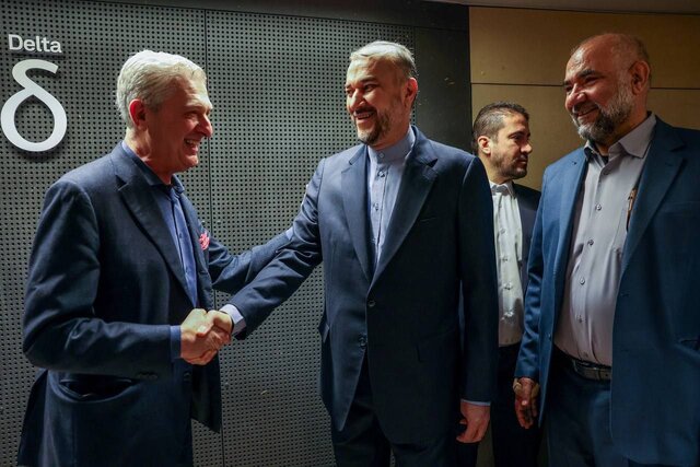 دیدارحسین امیرعبداللهیان با آقای" فلیپو گرندی" کمیسر عالی سازمان ملل متحد در امور پناهندگان درخواست امیرعبداللهیان از کمیسر عالی پناهندگان برای ممانعت از شکل گیری موج جدید آوارگی فلسطینان