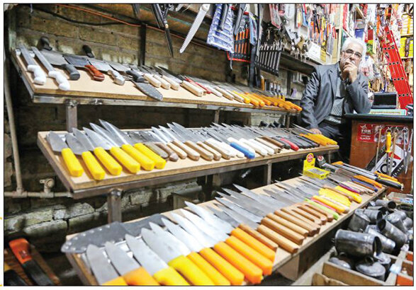 چاقوی زنجان دنبال نشان است