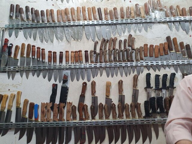 چاقوی زنجان دنبال نشان است